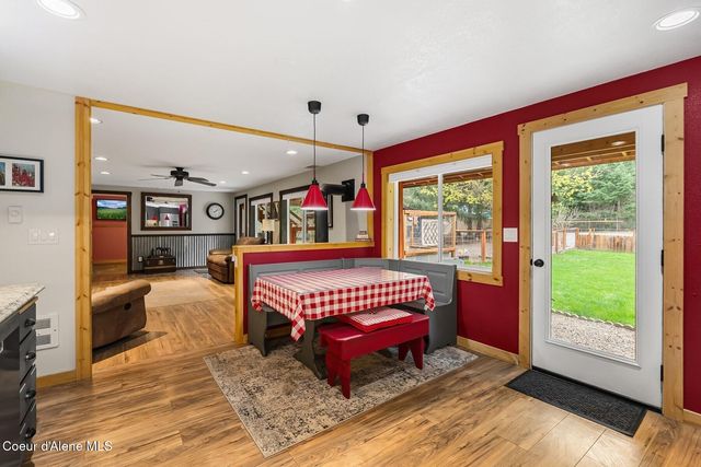 52 Robin Dr, Sagle, ID 83860