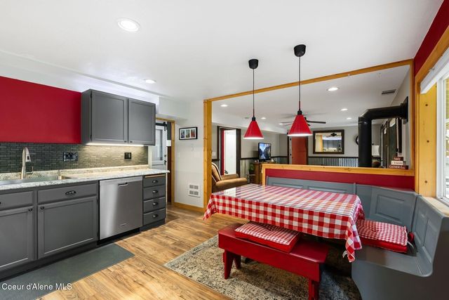 52 Robin Dr, Sagle, ID 83860