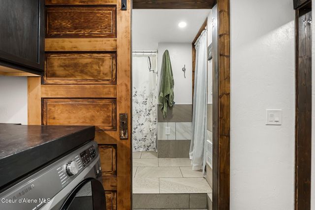 52 Robin Dr, Sagle, ID 83860