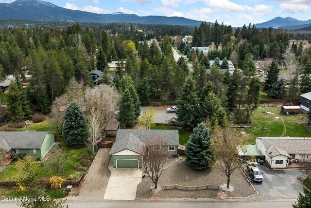 52 Robin Dr, Sagle, ID 83860
