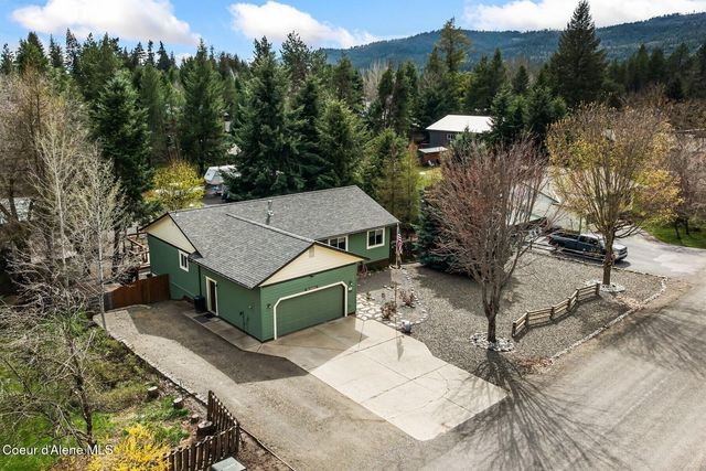 52 Robin Dr, Sagle, ID 83860