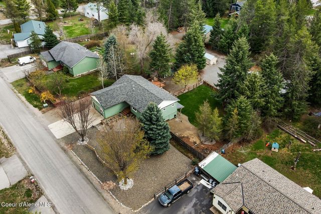 52 Robin Dr, Sagle, ID 83860