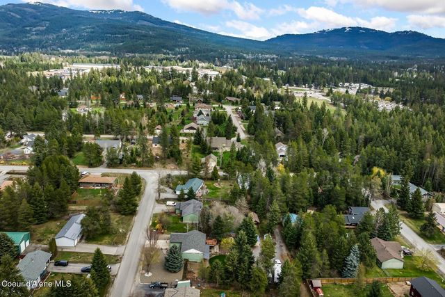 52 Robin Dr, Sagle, ID 83860