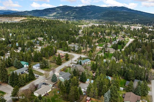 52 Robin Dr, Sagle, ID 83860