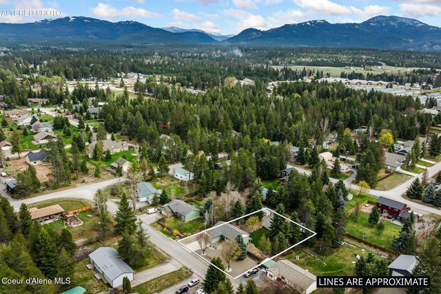 52 Robin Dr, Sagle, ID 83860