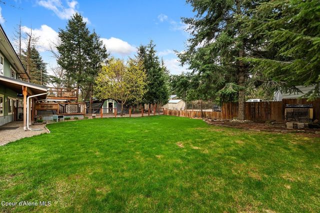 52 Robin Dr, Sagle, ID 83860
