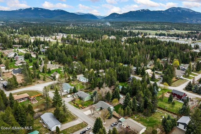 52 Robin Dr, Sagle, ID 83860
