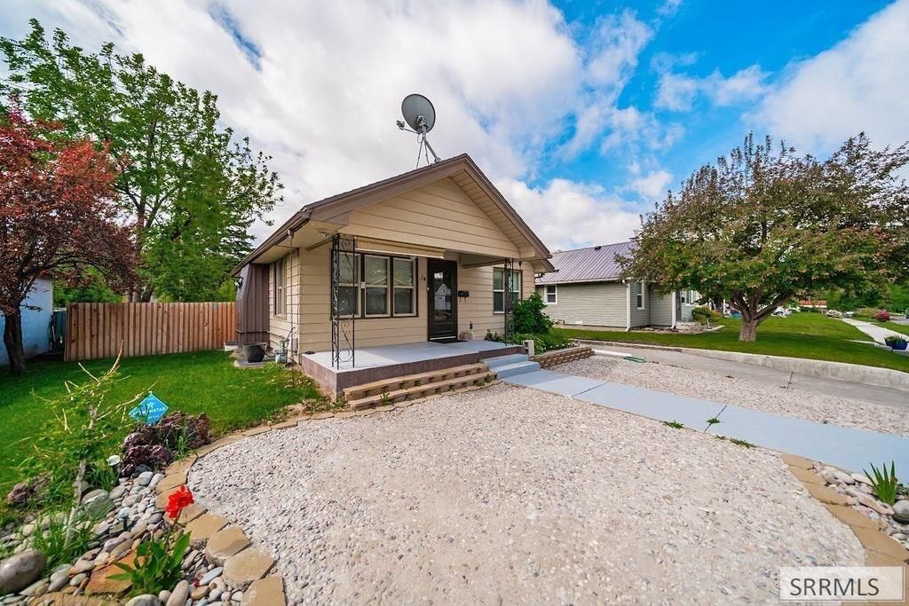 Image 3 of property listing at 274 4th Street, Idaho Falls, ID 83402