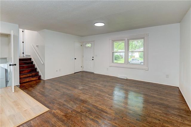 5733 N Drury Avenue, Kansas City, MO 64119