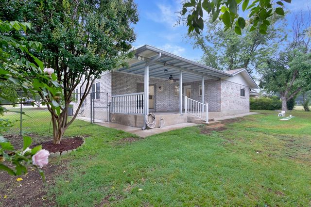 109 Briarwood Lane, Kerrville, TX 78028