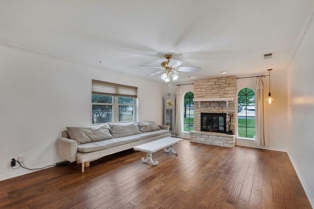 109 Briarwood Lane, Kerrville, TX 78028