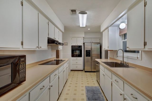 109 Briarwood Lane, Kerrville, TX 78028