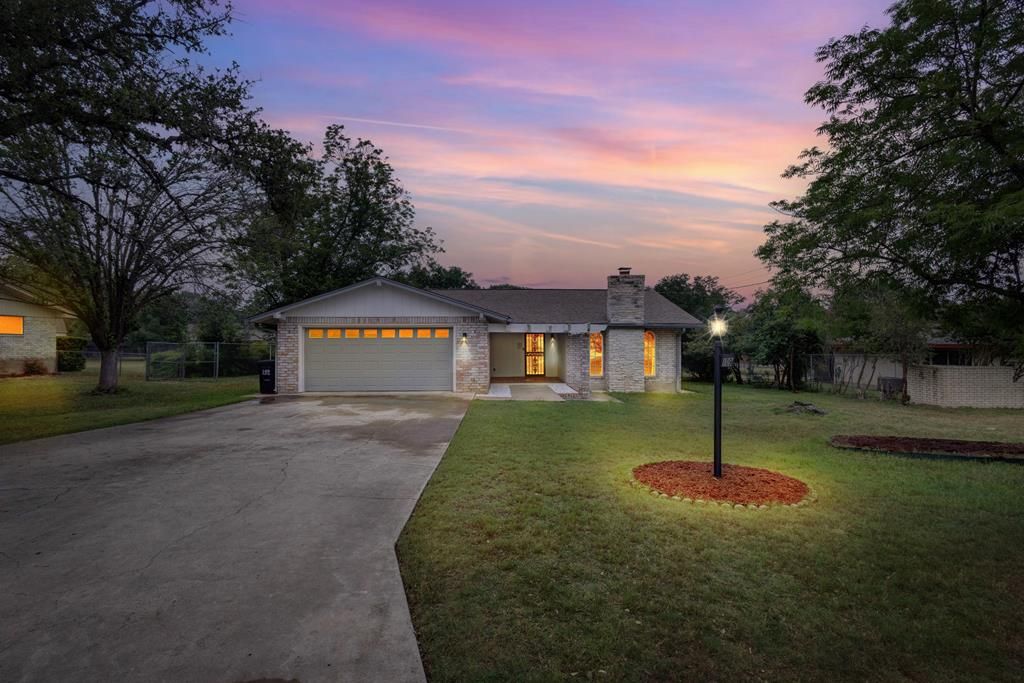 109 Briarwood Lane, Kerrville, TX 78028