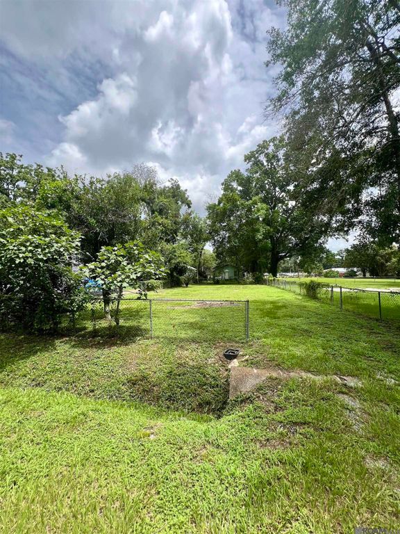 502 E Caldwell Dr, Gonzales, LA 70737