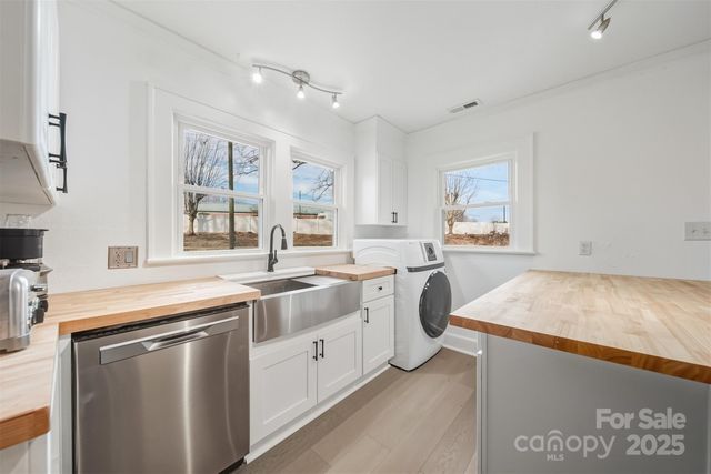 2048 Quiet Lane, Hickory, NC 28602