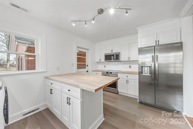 2048 Quiet Lane, Hickory, NC 28602