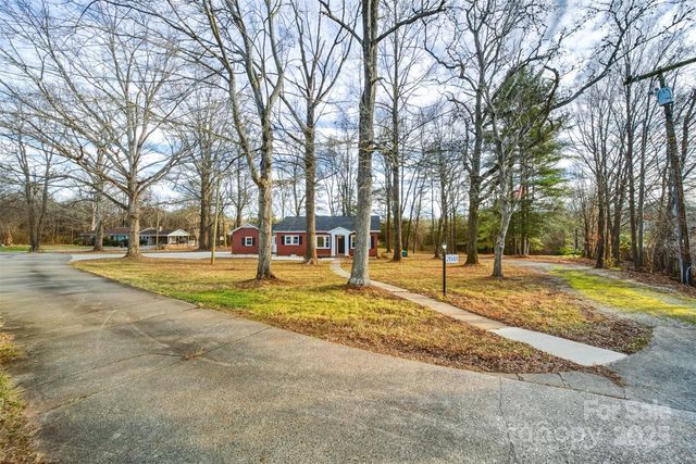 2048 Quiet Lane, Hickory, NC 28602