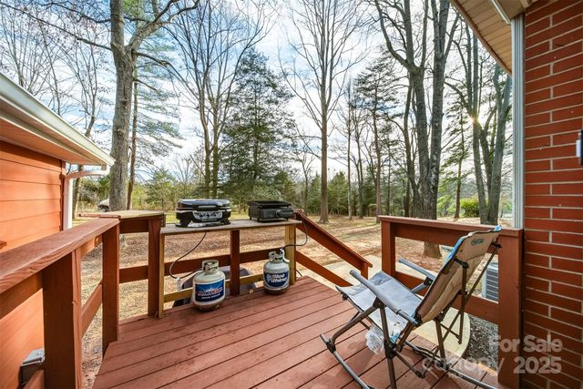 2048 Quiet Lane, Hickory, NC 28602