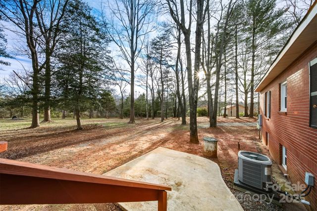 2048 Quiet Lane, Hickory, NC 28602