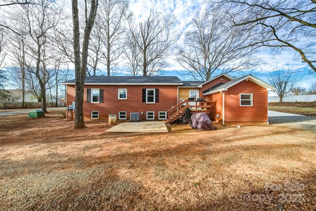 2048 Quiet Lane, Hickory, NC 28602