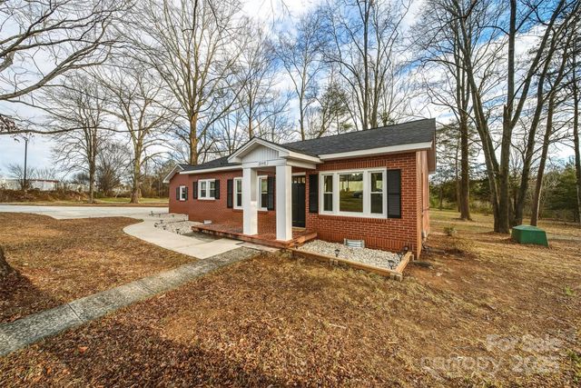 2048 Quiet Lane, Hickory, NC 28602