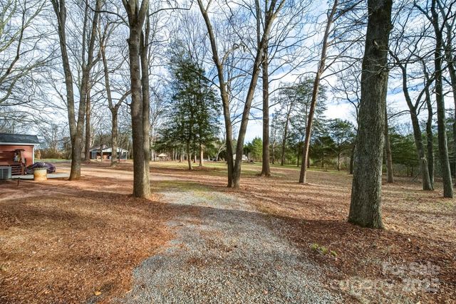 2048 Quiet Lane, Hickory, NC 28602