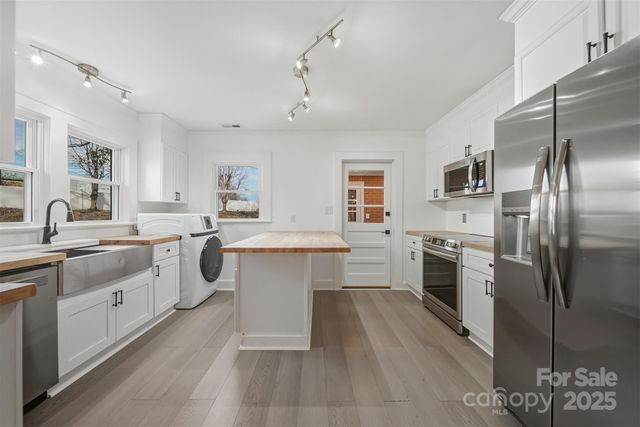 2048 Quiet Lane, Hickory, NC 28602