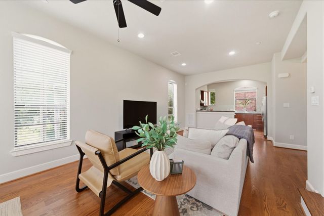 2110 Shearn Street 16, Houston, TX 77007