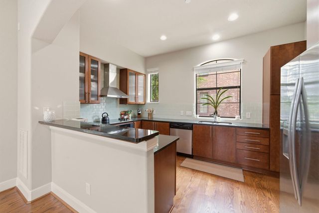 2110 Shearn Street 16, Houston, TX 77007