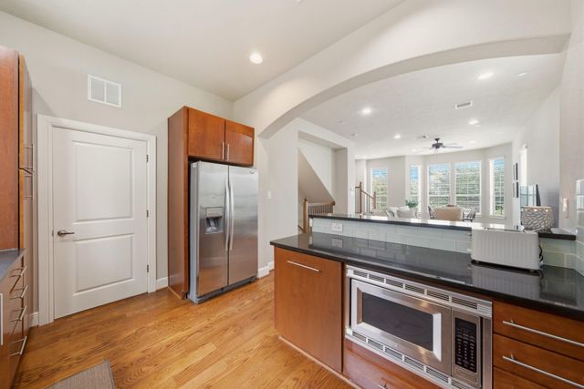 2110 Shearn Street 16, Houston, TX 77007