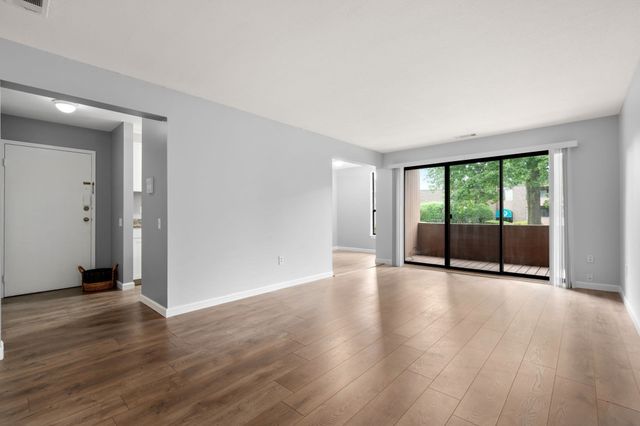 64 Shrewsbury Green Dr E, Shrewsbury, MA 01545