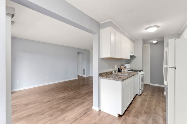 64 Shrewsbury Green Dr E, Shrewsbury, MA 01545
