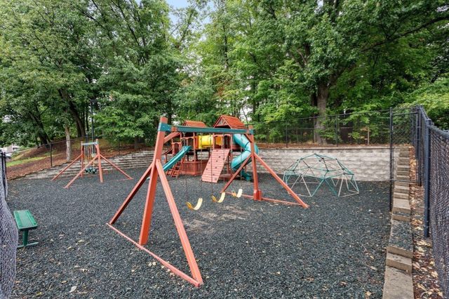 64 Shrewsbury Green Dr E, Shrewsbury, MA 01545
