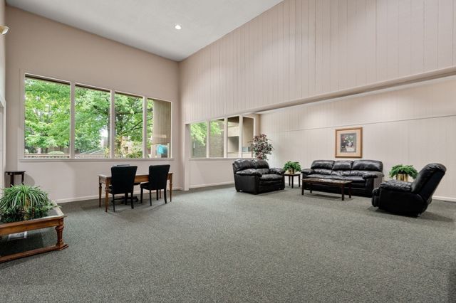 64 Shrewsbury Green Dr E, Shrewsbury, MA 01545