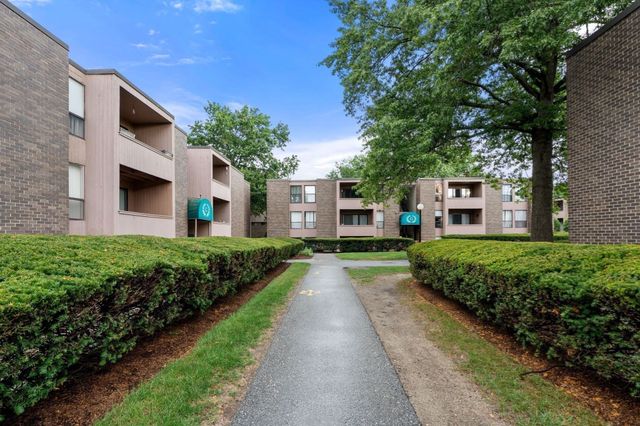 64 Shrewsbury Green Dr E, Shrewsbury, MA 01545