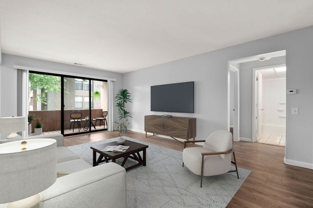 64 Shrewsbury Green Dr E, Shrewsbury, MA 01545