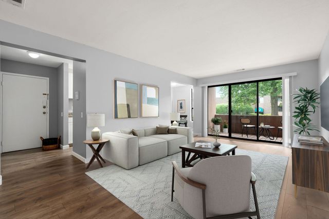 64 Shrewsbury Green Dr E, Shrewsbury, MA 01545