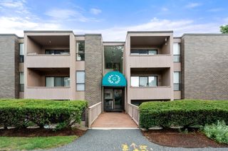 64 Shrewsbury Green Dr E, Shrewsbury, MA 01545