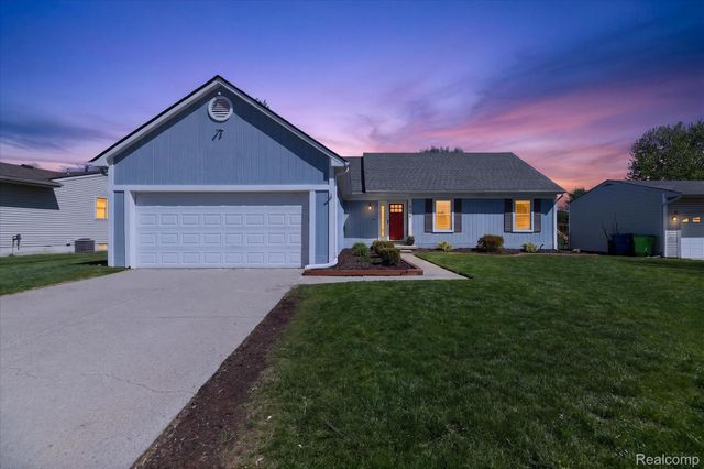 61350 Creekview Drive, South Lyon, MI 48178