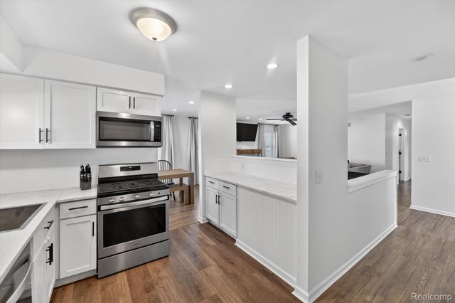 61350 Creekview Drive, South Lyon, MI 48178