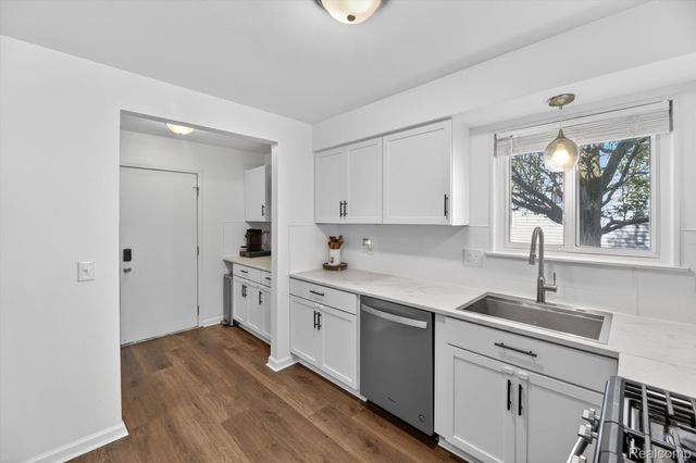 61350 Creekview Drive, South Lyon, MI 48178