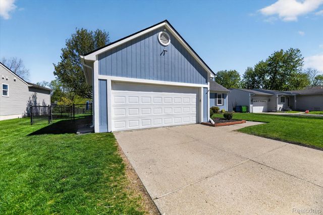 61350 Creekview Drive, South Lyon, MI 48178