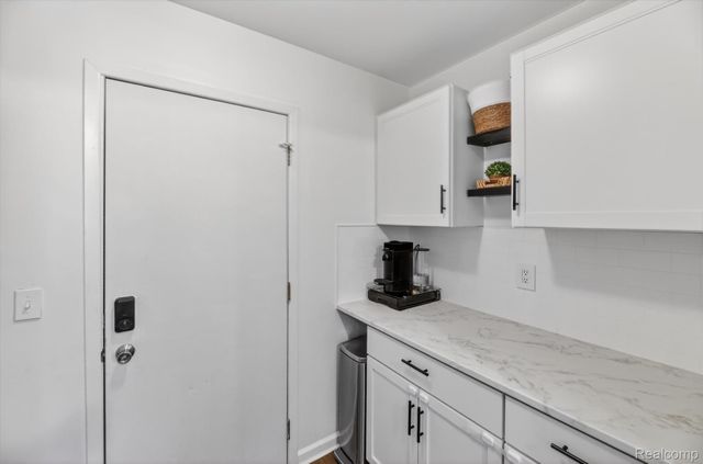 61350 Creekview Drive, South Lyon, MI 48178