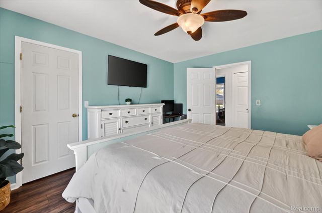 61350 Creekview Drive, South Lyon, MI 48178