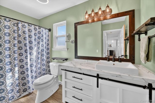 61350 Creekview Drive, South Lyon, MI 48178