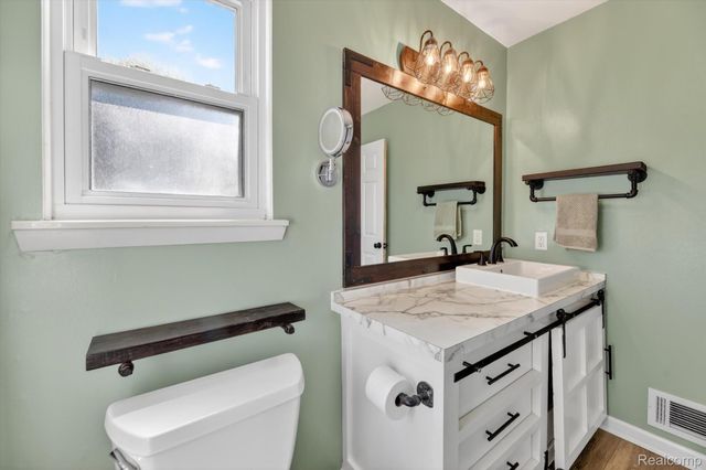 61350 Creekview Drive, South Lyon, MI 48178