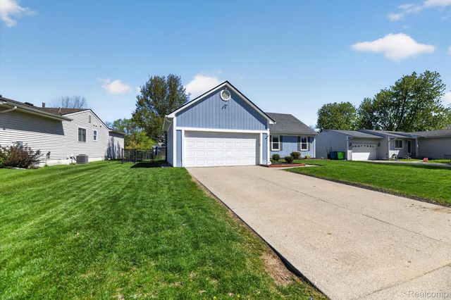 61350 Creekview Drive, South Lyon, MI 48178