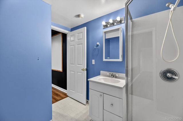 61350 Creekview Drive, South Lyon, MI 48178