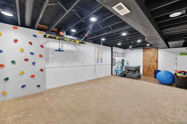61350 Creekview Drive, South Lyon, MI 48178