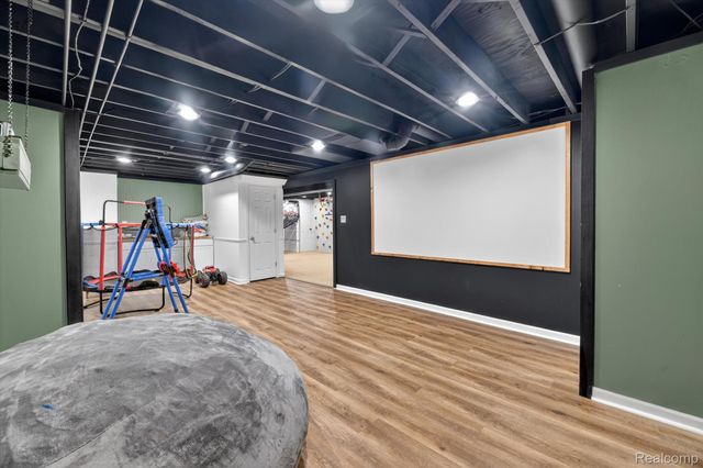 61350 Creekview Drive, South Lyon, MI 48178